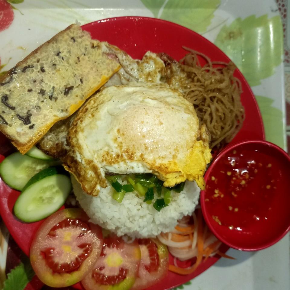 com-cha-nuong-op-la-bi-heo