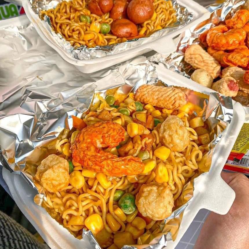 mi-tron-thap-cam-xuc-xich