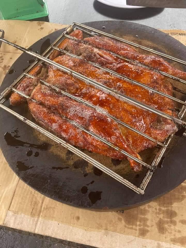 ngan-nuong-1-con-to-ay-u-co-canh-kem-ia-bun