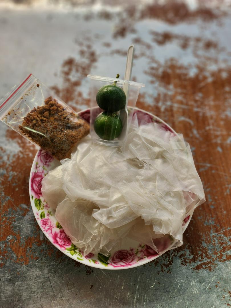 banh-trang-phoi-suong-cham-muoi-tac