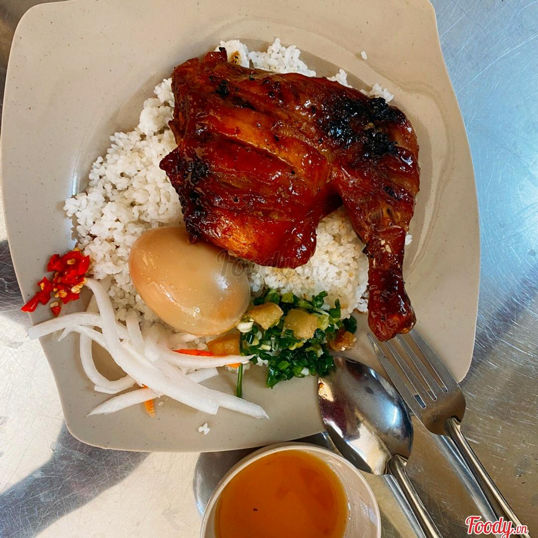 com-tam-ga-trung-kho