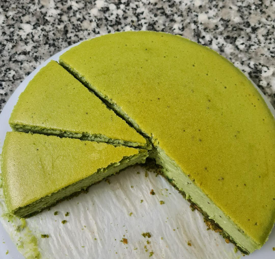 banh-nuong-pho-mai-tra-xanh-green-tea-baked-cheese-cake