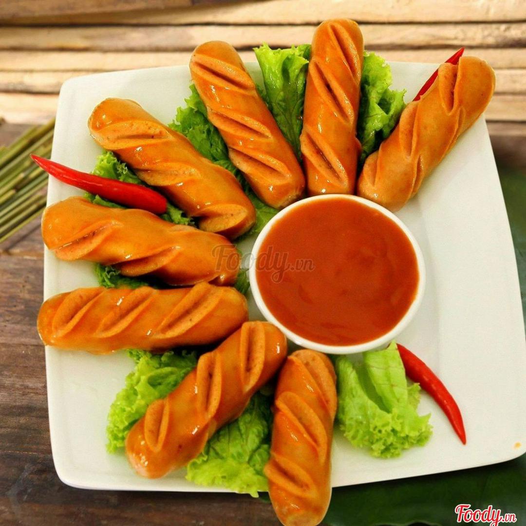 xuc-xich-uc-phan-5-cay