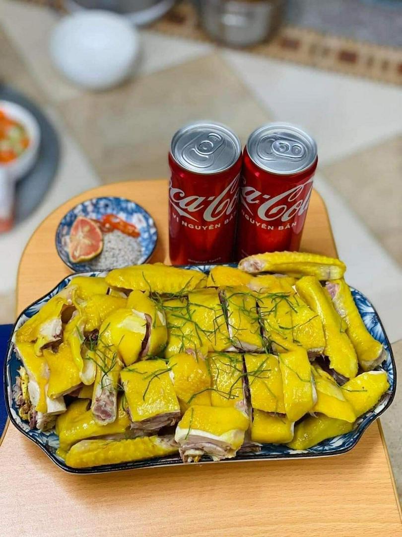 ga-u-muoi-hoa-tieu-nguyen-con-2-cocacola-lon