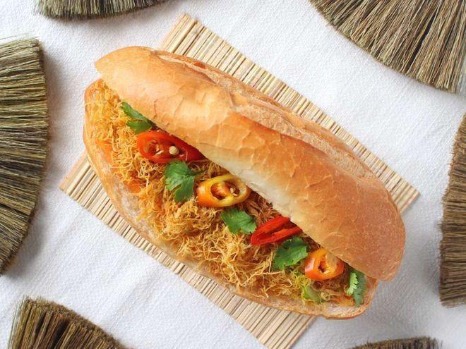 banh-mi-2-trung-cha-bong