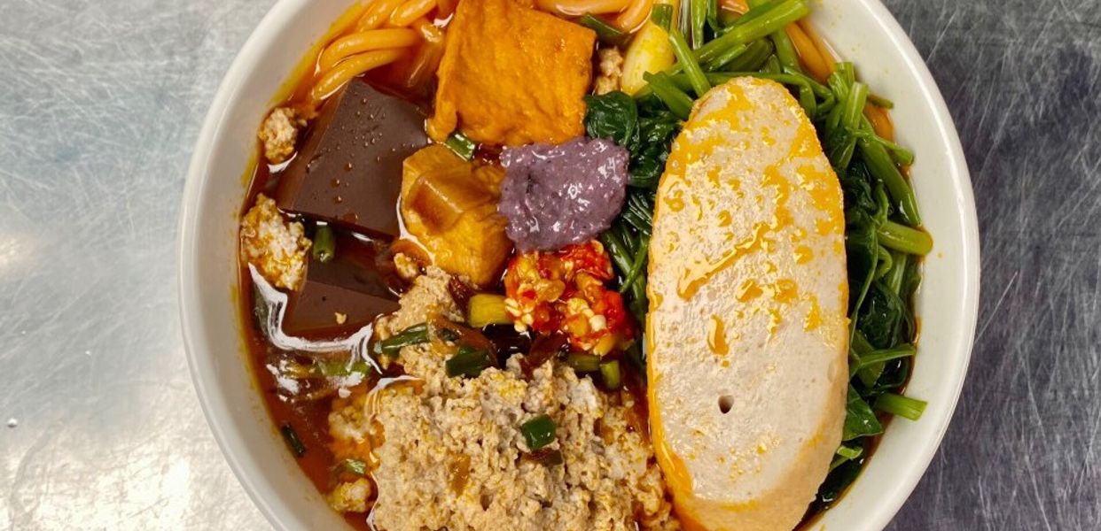 chi-hai-canh-bun-bun-rieu-oan-van-bo
