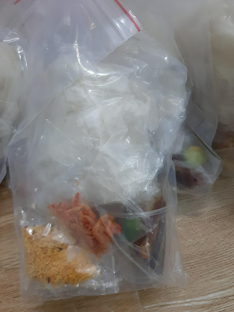 banh-trang-me-full-topping