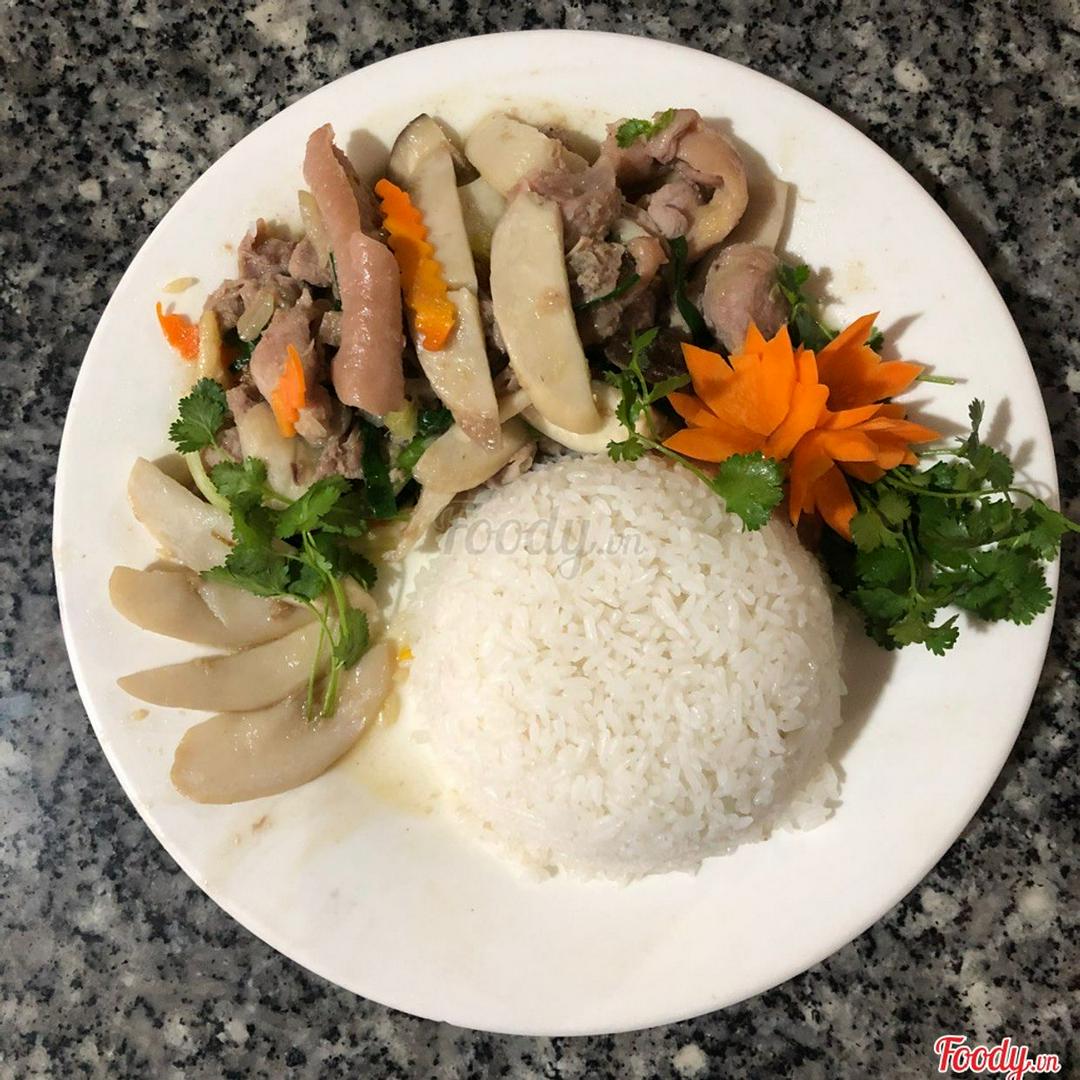 com-trang-ga-xao-nam