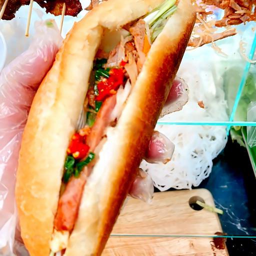 banh-mi-nem-nuong-khong-bi-khong-thit