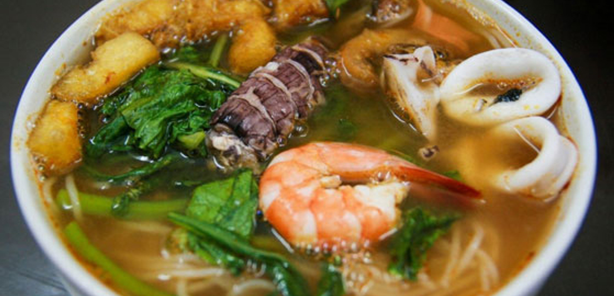 khanh-linh-bun-chao-hai-san-pho-cuon