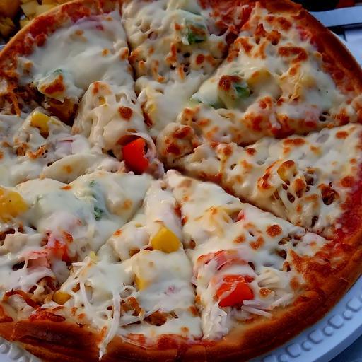 pizza-xuc-xich-ga-thanh-cua-thom-ot-chuong