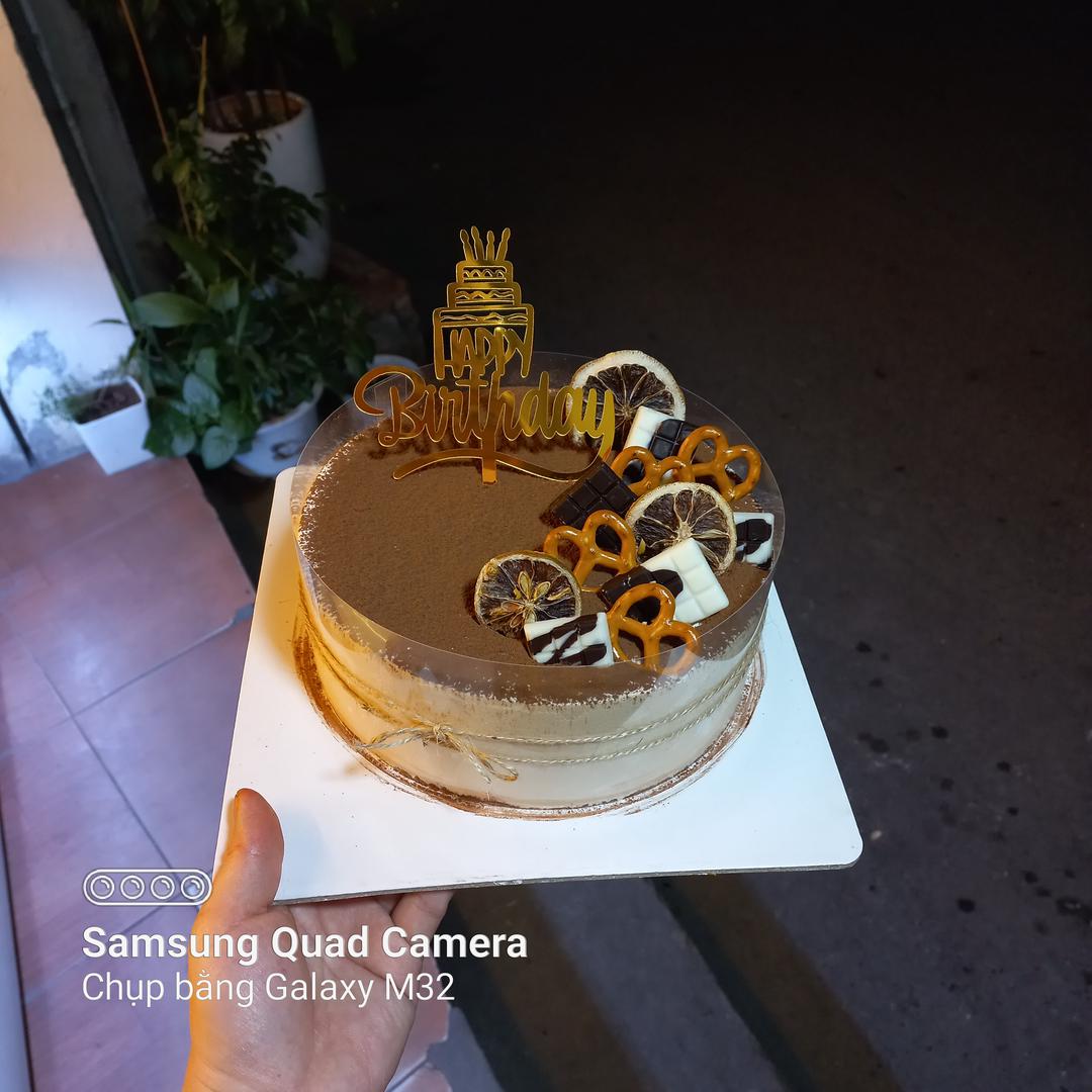 cacao-suon-no-gai-hpbd-cam-say-banh-vong-gach-1-ben