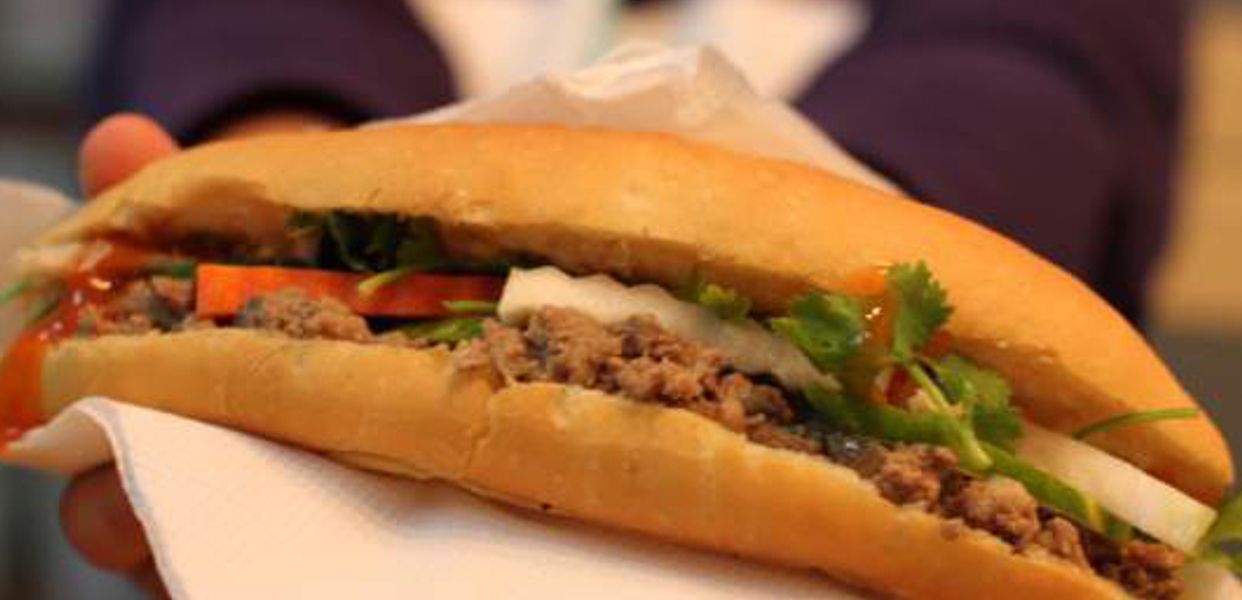 thu-huong-fast-food-e-tran-khat-chan