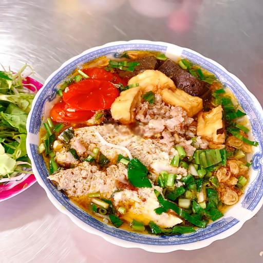 bun-rieu-ac-biet-sieu-topping