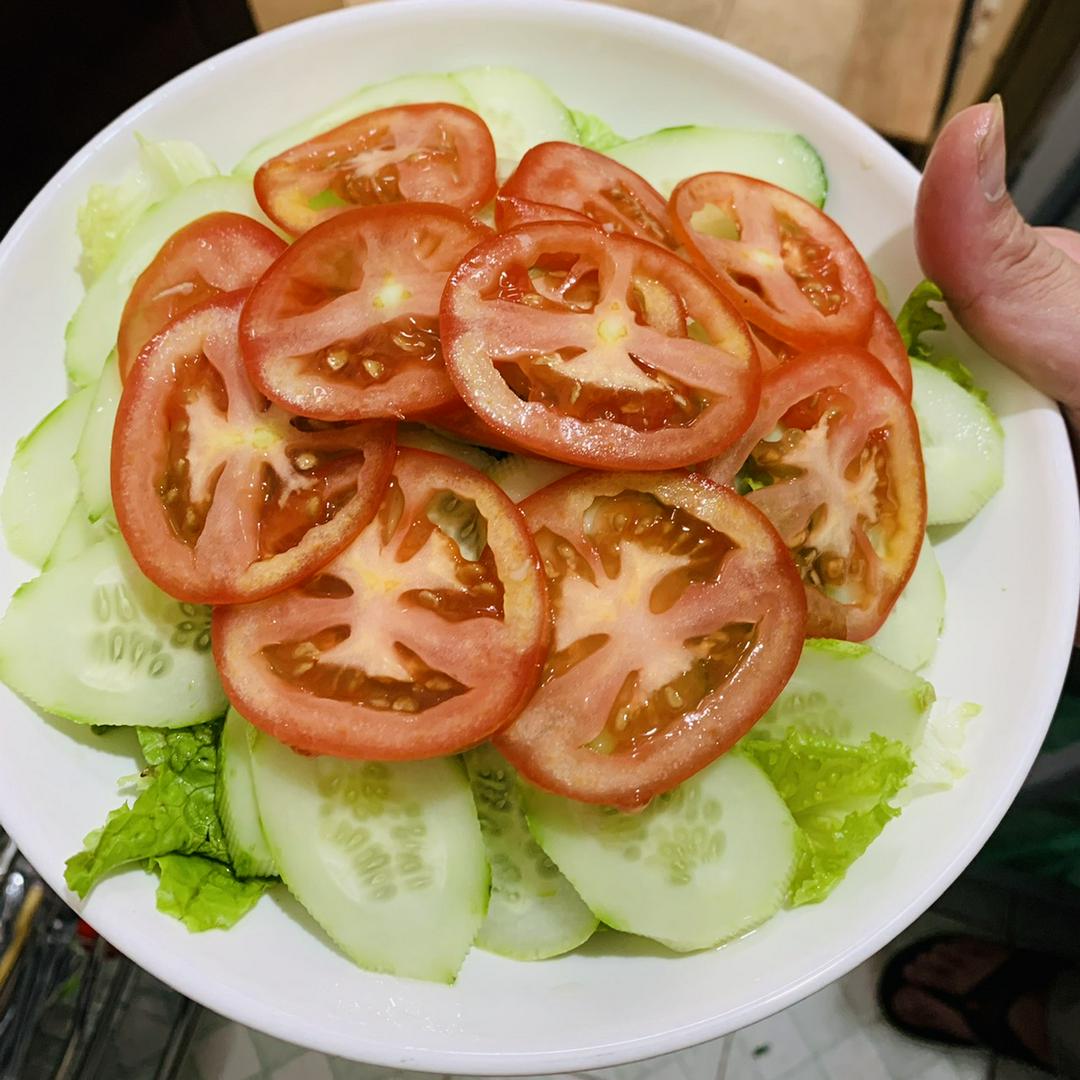 salad-ca-chua-dua-chuot