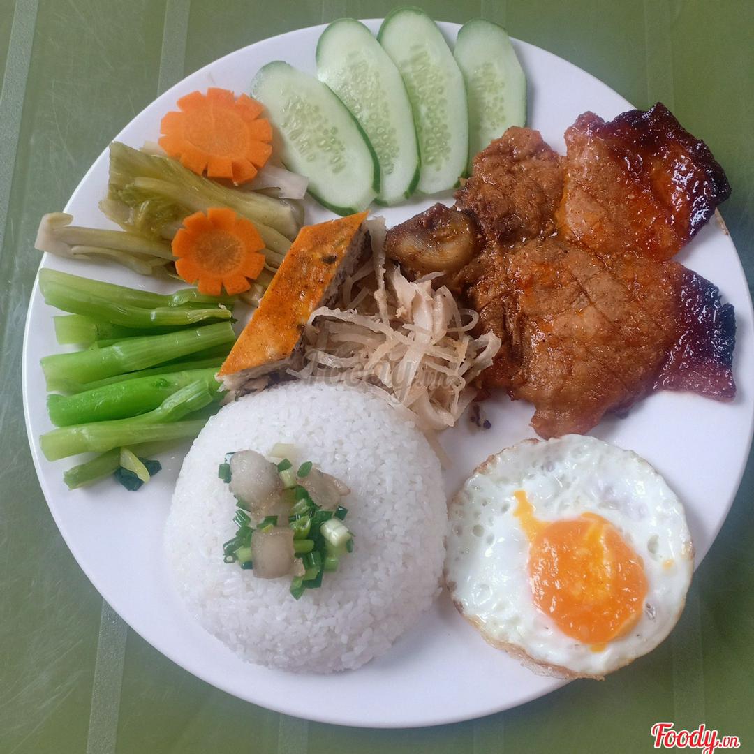 com-tam-suon-bi-cha-trung-op