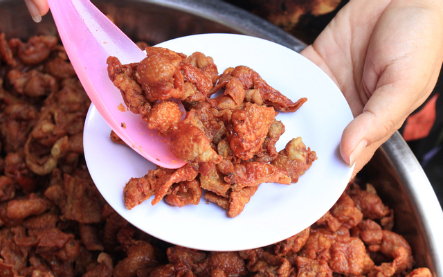 quan-chin-com-ga-xoi-mo-xom-chieu