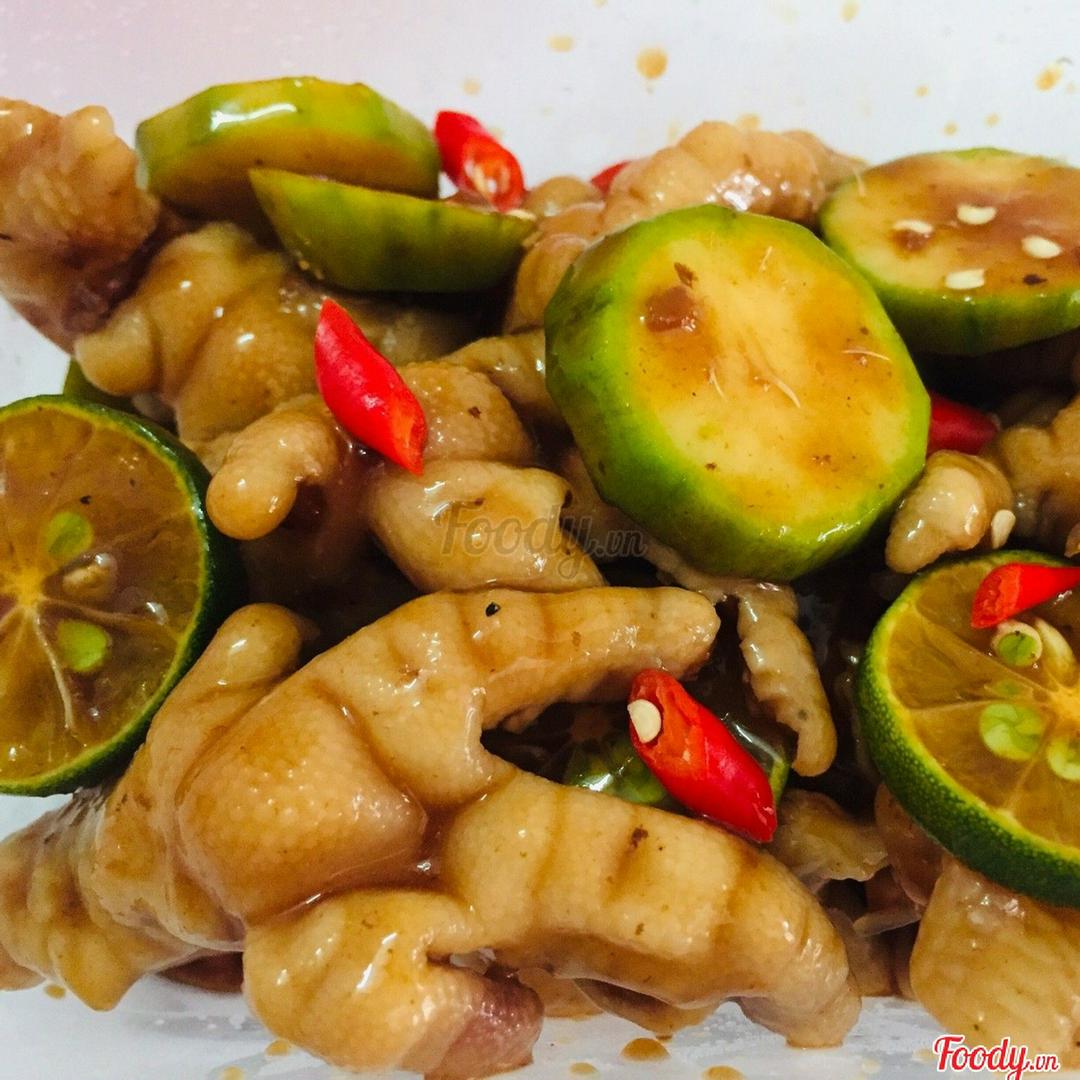 chan-ga-rut-xuong-sot-me-lon