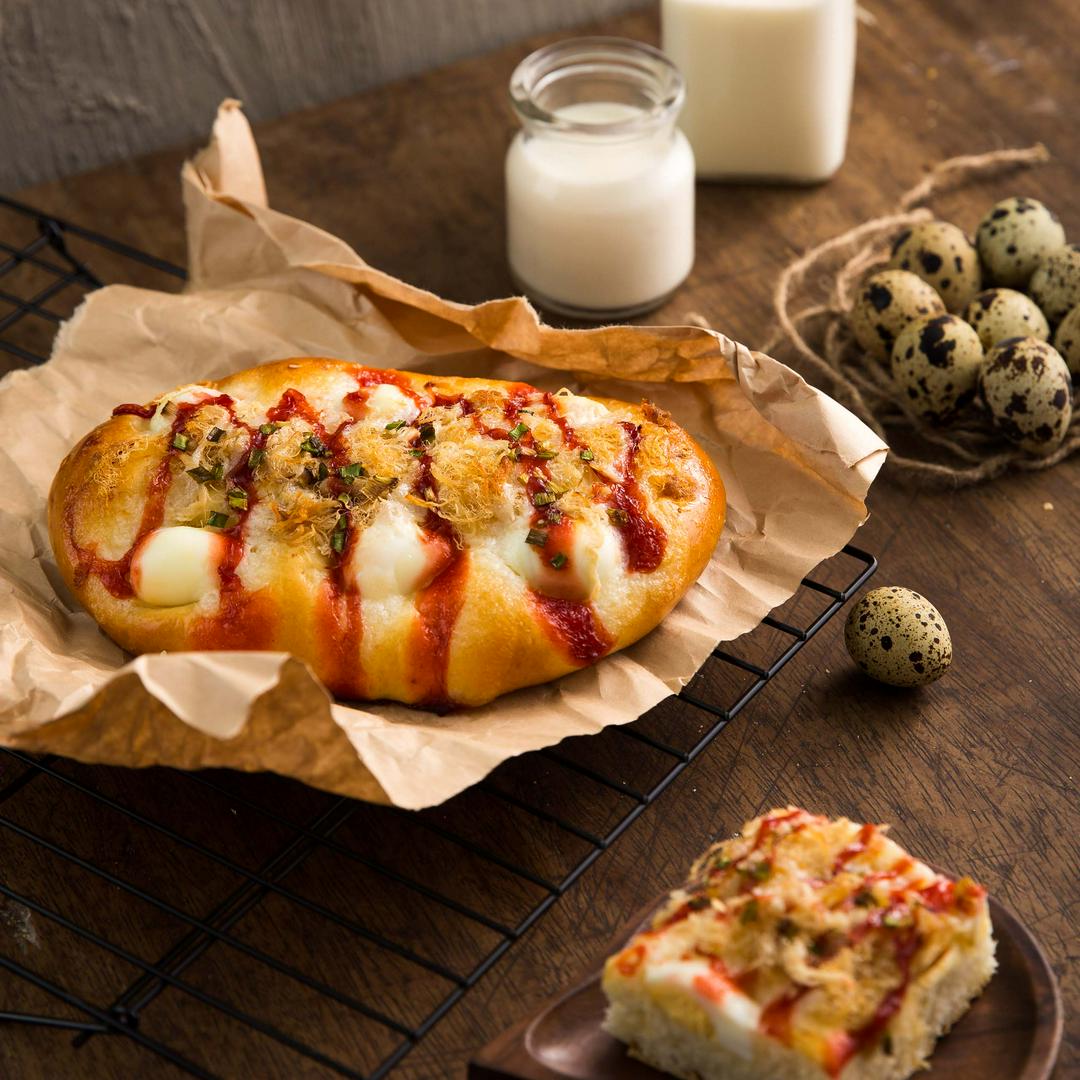 banh-mi-cha-bong-trung-cut