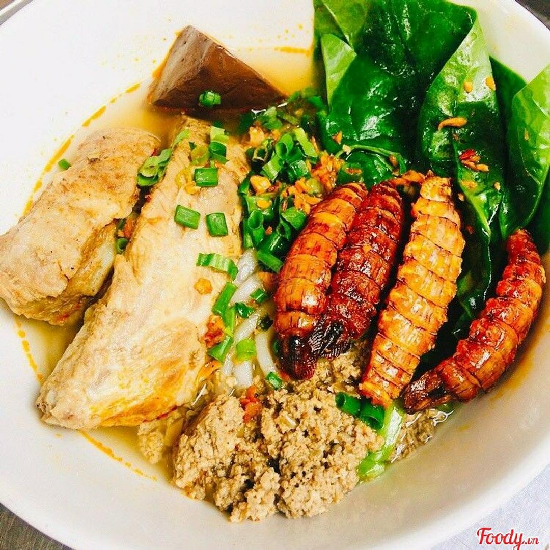 banh-canh-cua-ong-suon-cay-tom-tich