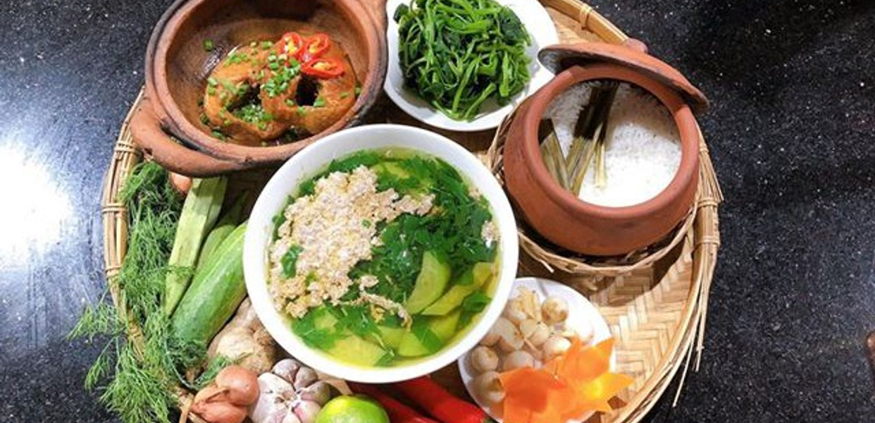 nha-hang-com-nieu-truong-son-cau-ca-phan-inh-giot