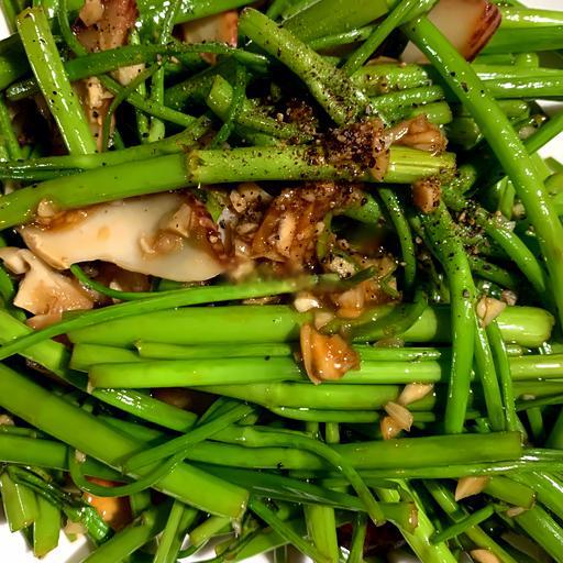 oc-giac-xao-rau-muong