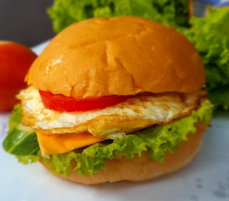 hamburger-trung-pho-mai-lat