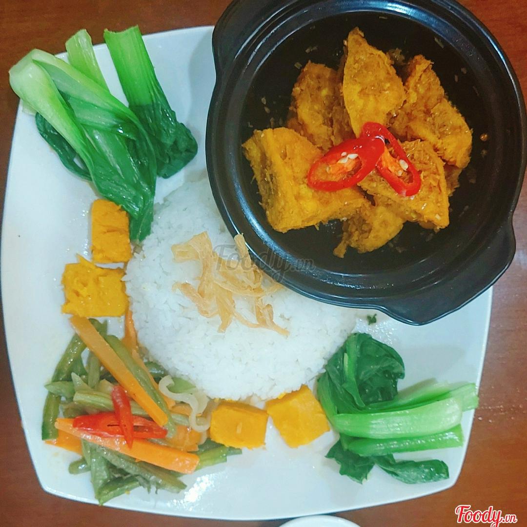 com-chay-phan-au-hu-chien-xa-ot