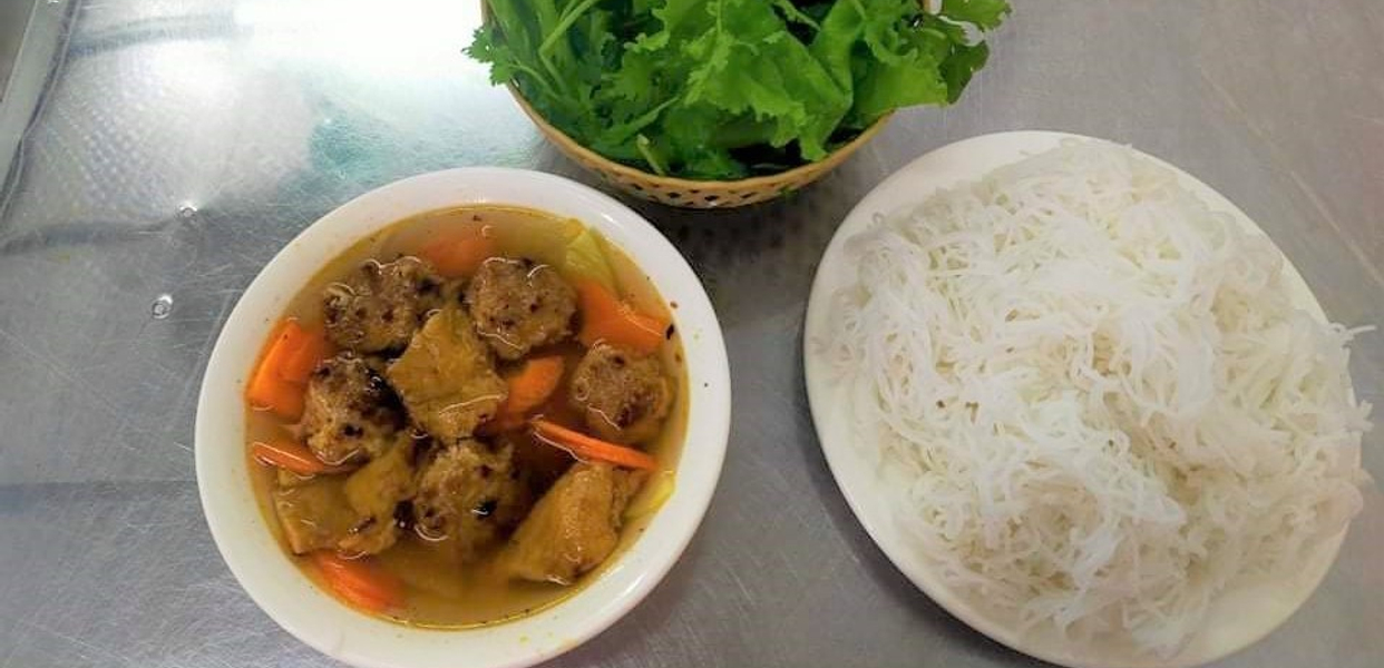 ong-en-banh-cuon-bun-cha-ho-tung-mau