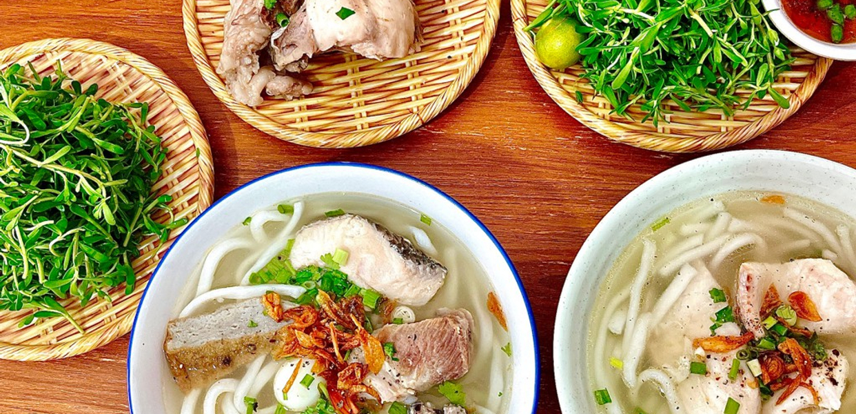 co-anh-banh-canh-bot-gao-uong-so-3