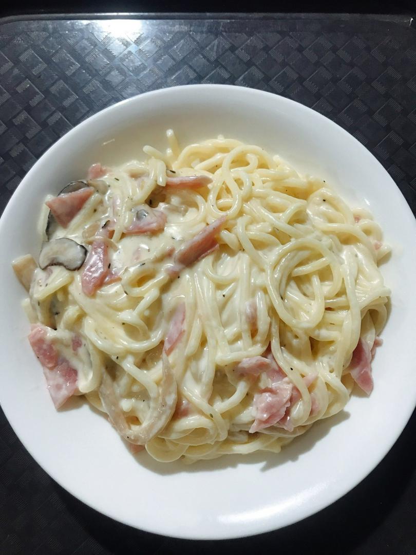 spaghetti-bacon-ba-chi-xong-khoi-sot-kem