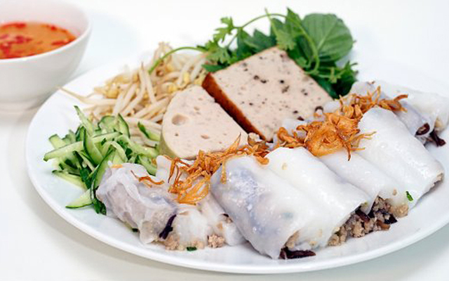 phuong-thuy-banh-cuon-nong-khuong-trung