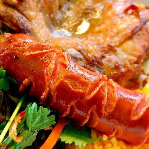 com-ga-bo-cay-xuc-xich-uc