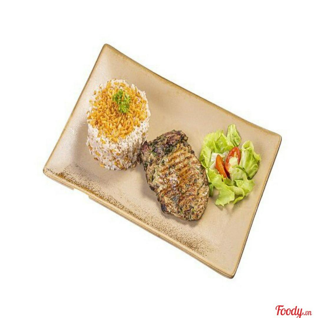 com-chien-lop-bop-voi-suon-nuong-thao-moc