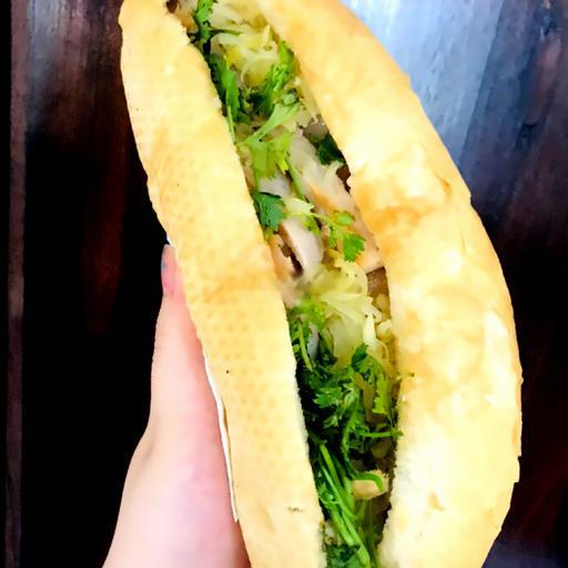 banh-mi-ay-u-co-trung