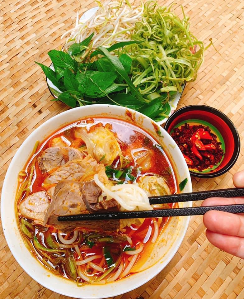 bun-bo-hue-khong-mong-nuoc-ngot-tiet-tran