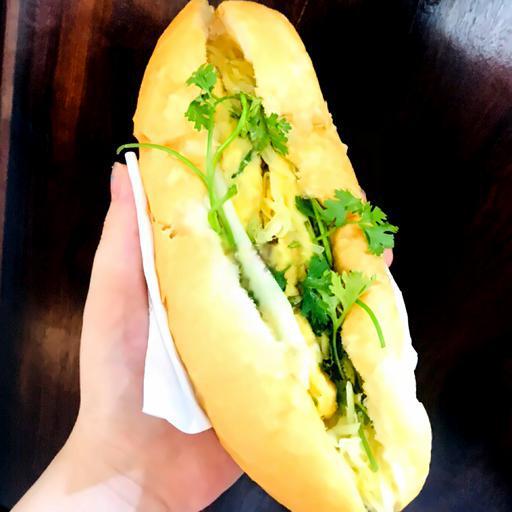 banh-mi-trung-ngai-cuu