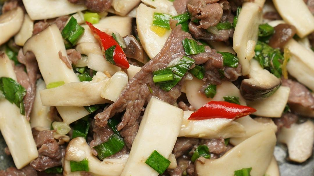 com-trang-bo-xao-nam