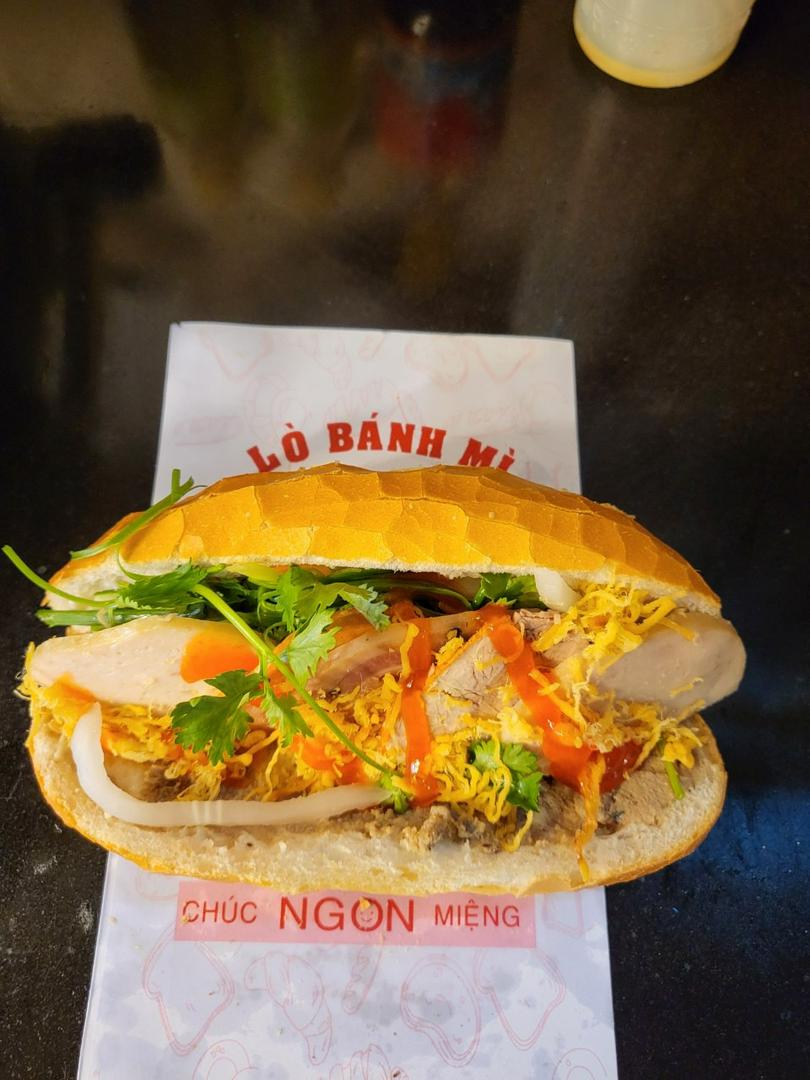 banh-mi-thit-cha