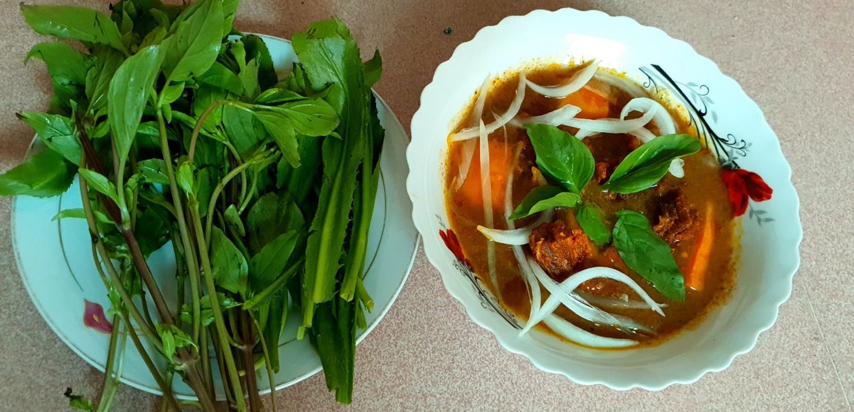 huong-nga-bo-kho-cari-ga-mi-xao-pham-hung