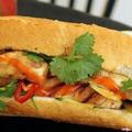 banh-mi-xuc-xich-trung