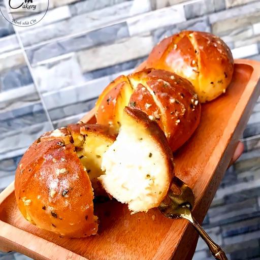 banh-mi-bo-toi-hop-2-cai