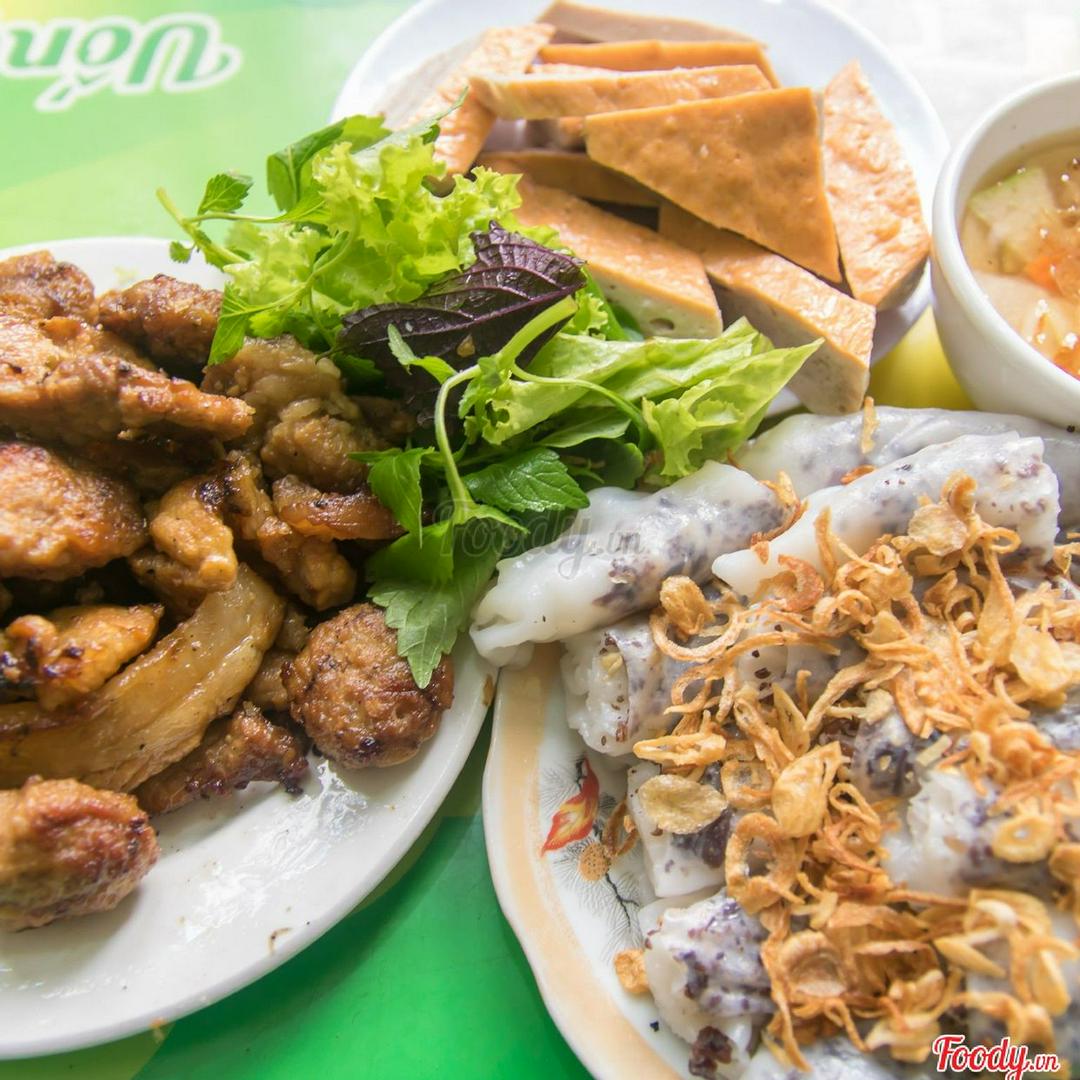 banh-cuon-nhan-thit-thit-nuong-cha-que