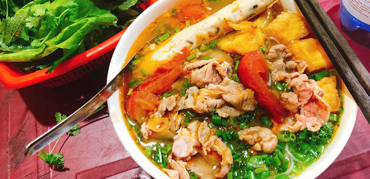 bun-cha-ba-thanh-goc-cay-to-cau-go