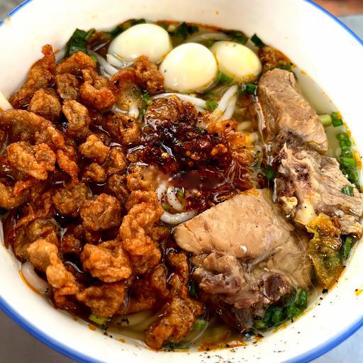 banh-canh-ay-u-cha-ca-trung-cut-xuong-to-lon