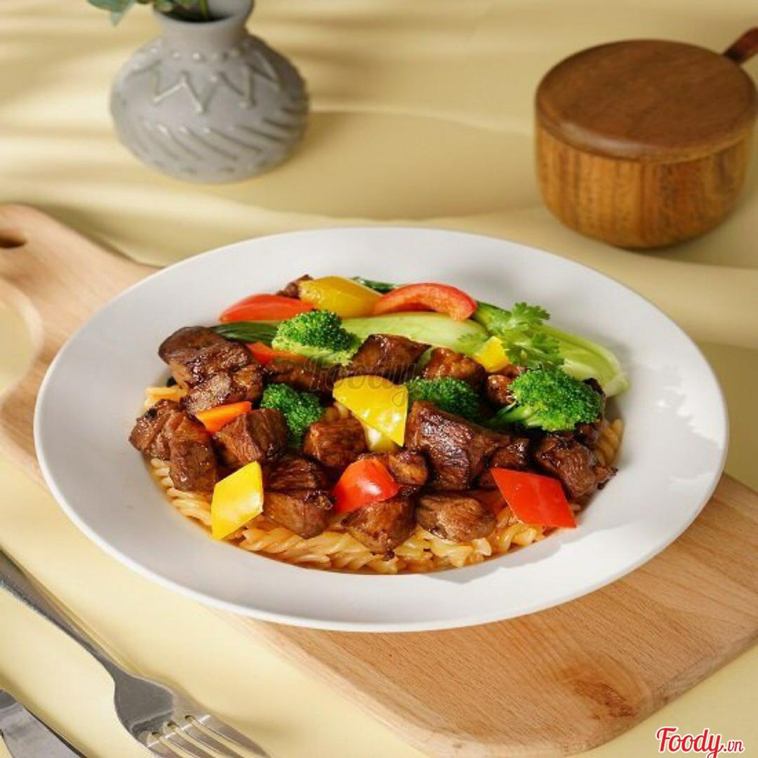 nui-xao-bo-luc-lac-va-rau-cu