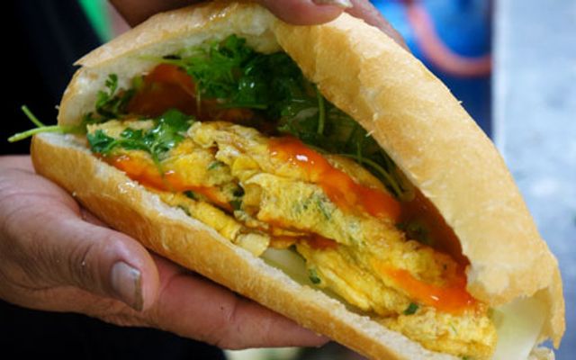 banh-mi-trung-vit-lon-cua-ong