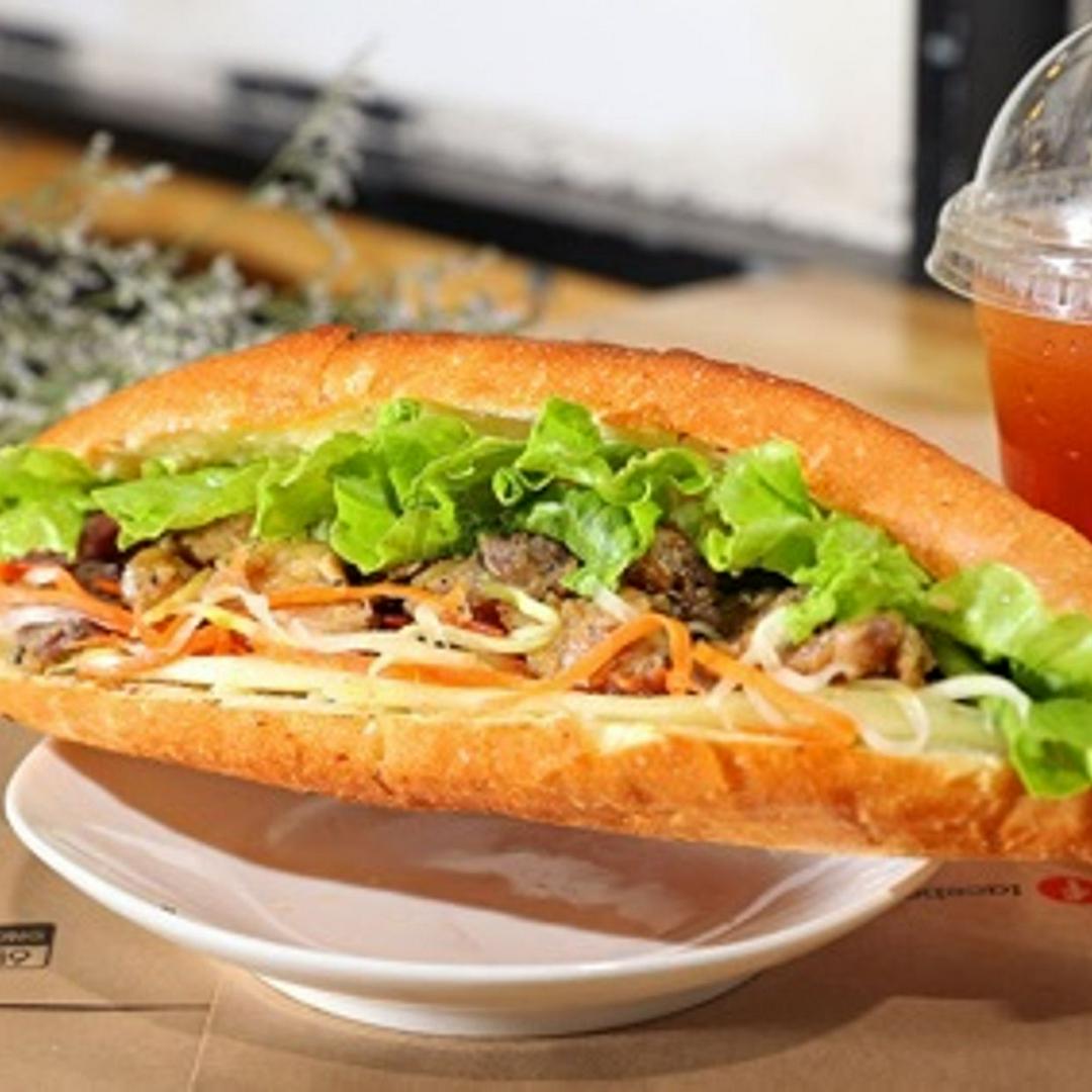 banh-mi-cha-nong-tra-ao-cam-sa