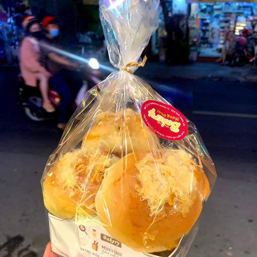 banh-mi-sot-trung-muoi