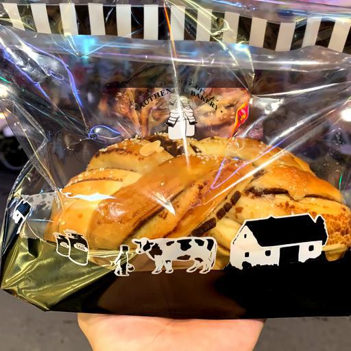 banh-mi-hoa-cuc-au-o